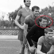Cinci dintre eroii lui Dinamo din familia Nunweiller, de jos în sus: Eduard, Rau, Victor, Lică și Nelu. Fotografiile cu Nunweiller I lipsesc până și din arhiva familiei