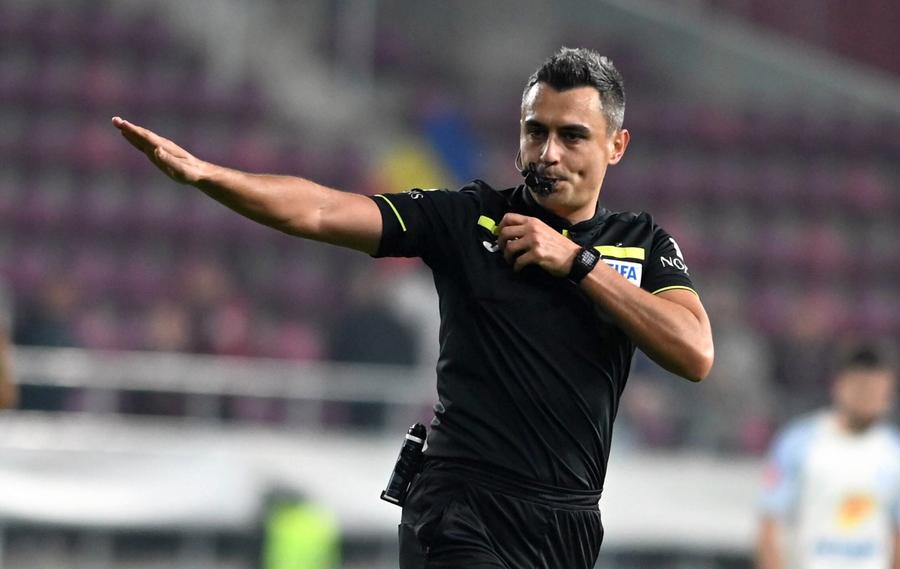 Știm arbitrii pentru meciurile de titlu Farul - CFR Cluj și Rapid - FCSB!