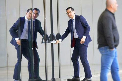 Răzvan Burleanu (38 de ani) a transmis că intenționează să candideze pentru un nou mandat la șefia FRF și a dezvăluit salariul pe care îl câștigă.