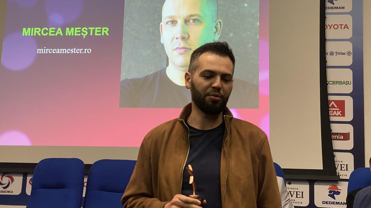 Premiile Gazetăriei Sportive 2023 » Alexandru Barbu, realizatorul emisiunii GSP Live și reporter special al Gazetei, a primit trofeul pentru cel mai bun tânăr jurnalist al anului