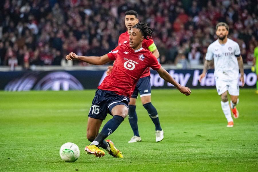 Leny Yoro / Foto: Imago Images Ipoteza lansată de ziarele spaniole despre transferul lui Leny Yoro » Ibericii susțin că francezul a fost amenințat să semneze cu Manchester United