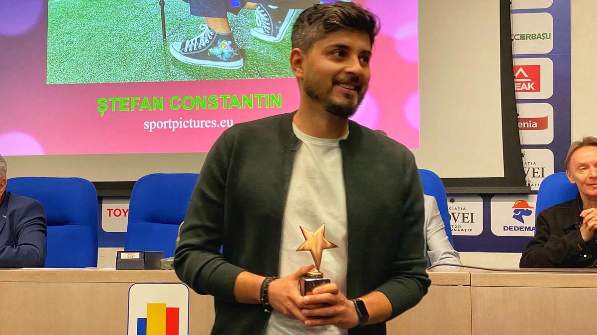 Premiile Gazetăriei Sportive 2023 » Alexandru Barbu, realizatorul emisiunii GSP Live și reporter special al Gazetei, a primit trofeul pentru cel mai bun tânăr jurnalist al anului