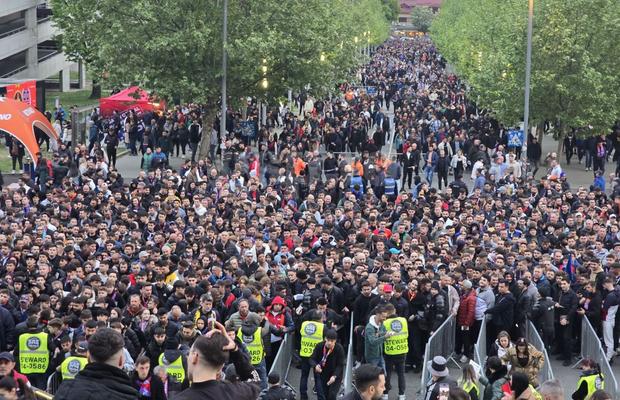 NEBUNIE la Arena Națională » Mii de oameni s-au înghesuit la porți înainte de FCSB - Rapid