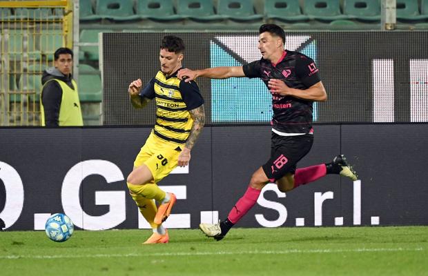 Cel mai bun a fost ex-fotbalistul Craiovei! » Ce note au primit Man, Mihăilă și Nedelcearu în duelul românilor din Serie B