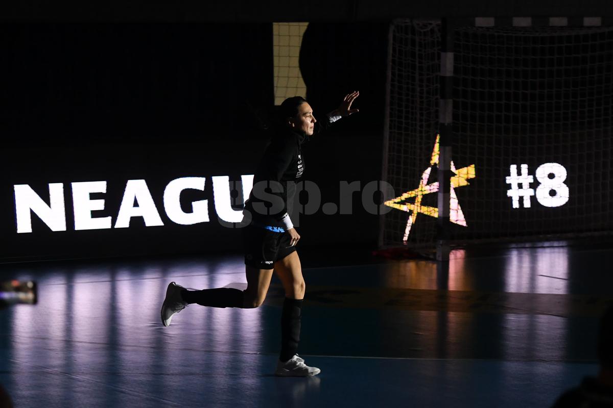 Final dramatic în CSM București - Esbjerg » Revenire fantastică în repriza a doua într-un meci special pentru Cristina Neagu
