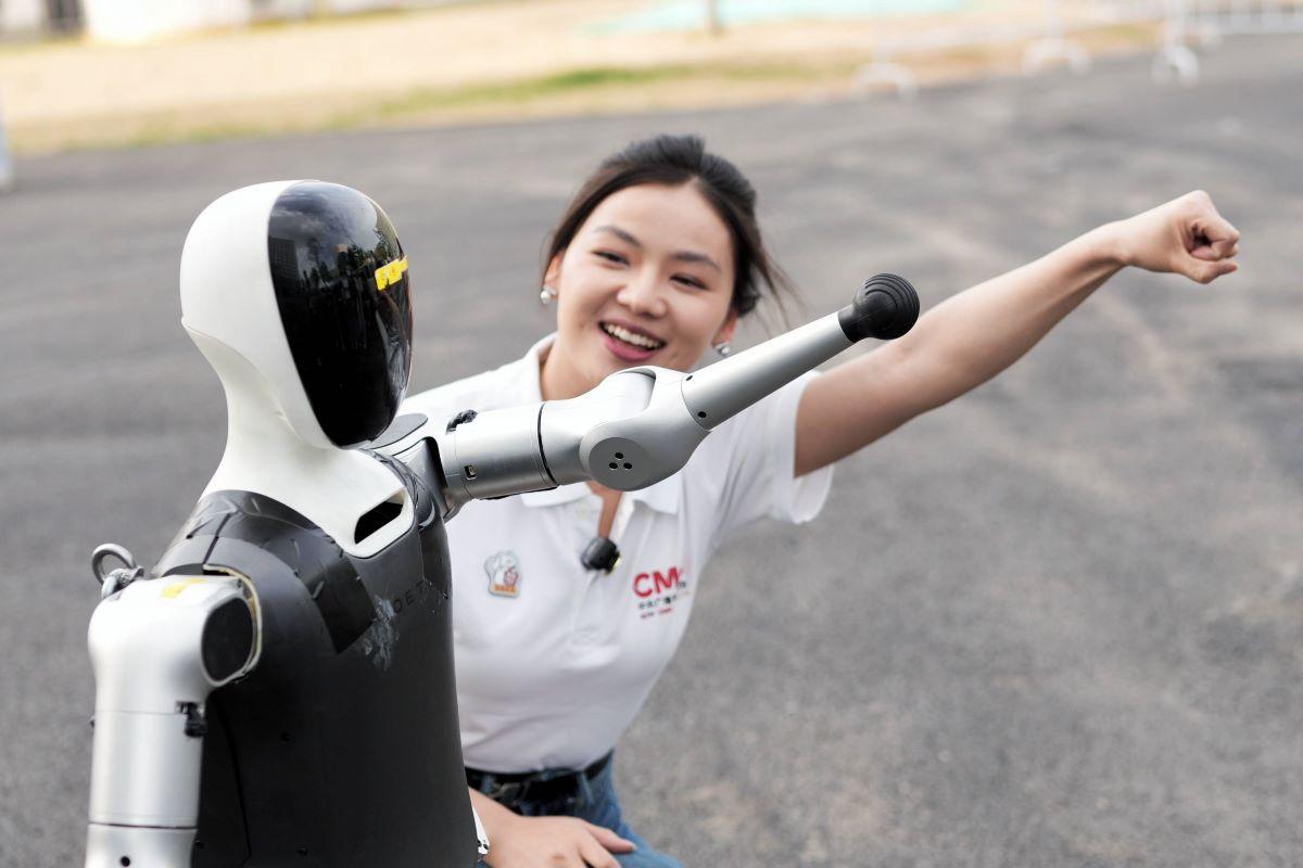 Primul semimaraton la care au participat roboți umanoizi s-a disputat în China » Ce timpi s-au înregistrat la final