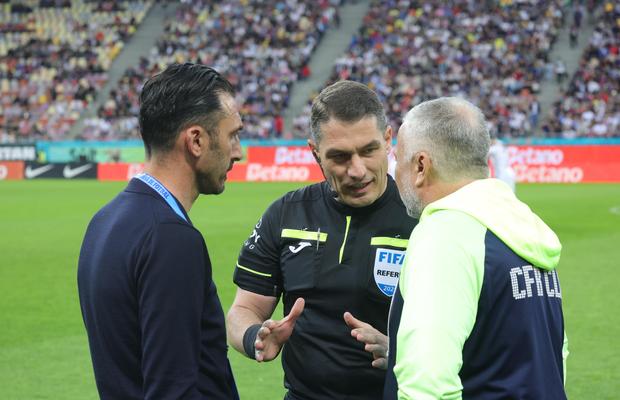 Imagini în premieră în Superliga » Cum au fost surprinși Elias Charalambous și Dan Petrescu înainte de FCSB - CFR Cluj