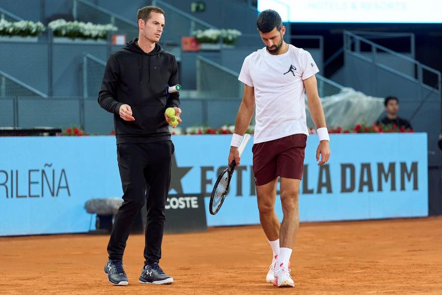 Novak Djokovic și Andy Murray la Caja Magica Foto: Mutua Madrid Open Cu o zi înaintea debutului la Geneva, Novak Djokovic a vorbit despre despărțirea de Andy Murray: „Nu pot să vă spun mai multe”