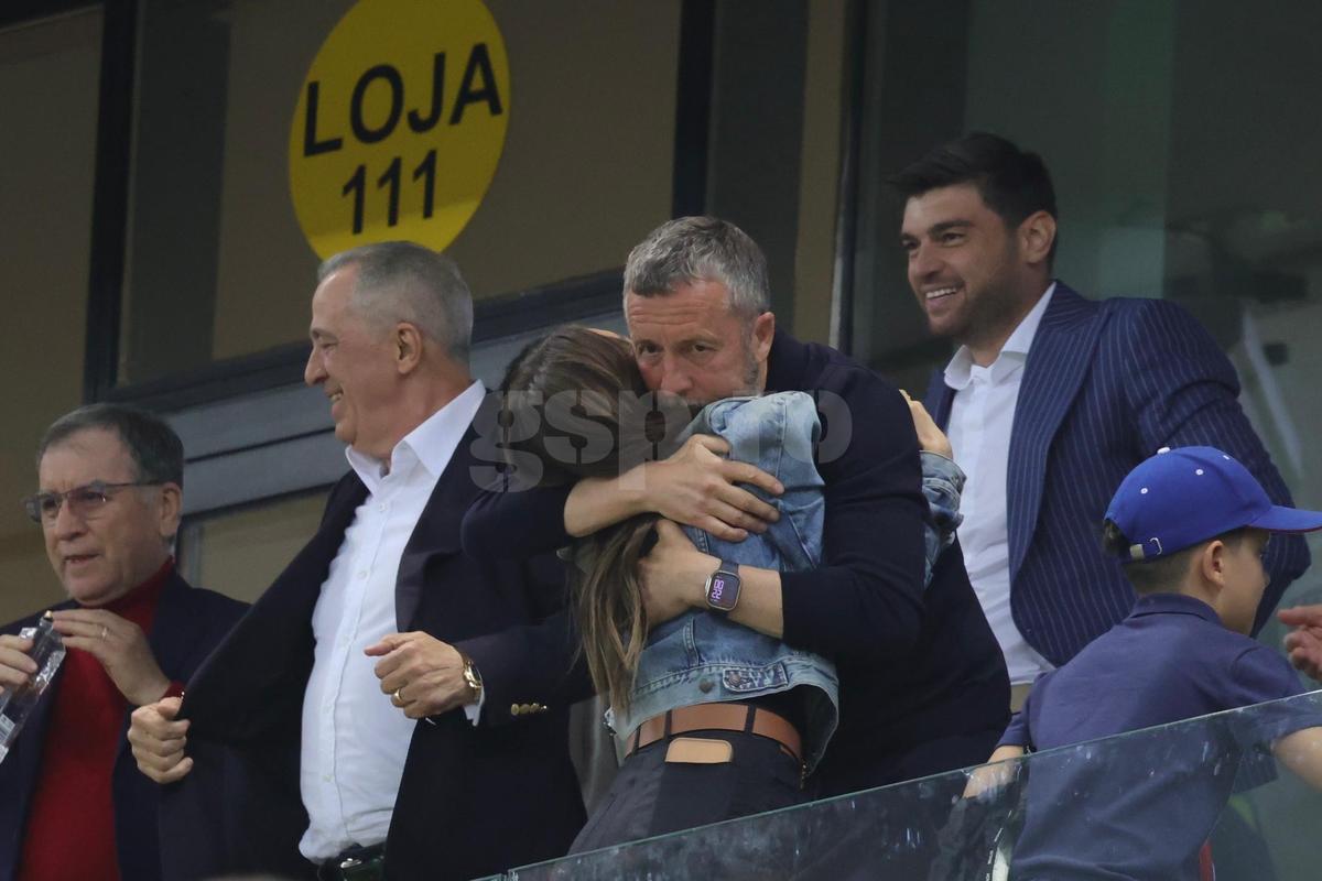 Mihai Stoica a oferit imaginile serii după FCSB - CFR Cluj: cum a trăit în lojă finalul dramatic și pe cine a îmbrățișat după succes