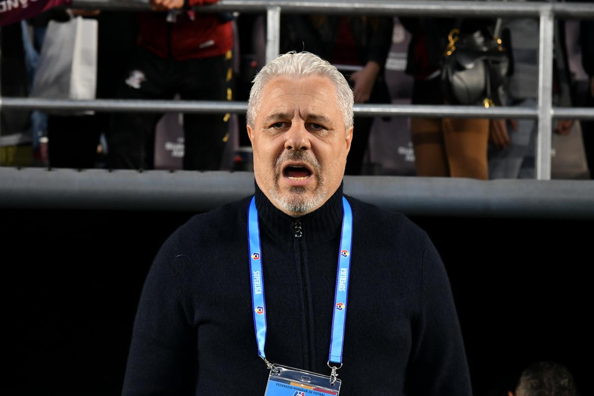 Incredibil ce a apărut pe ecusonul lui Șumudică la Rapid - U Cluj » Detaliul surprins de fotograful Gazetei