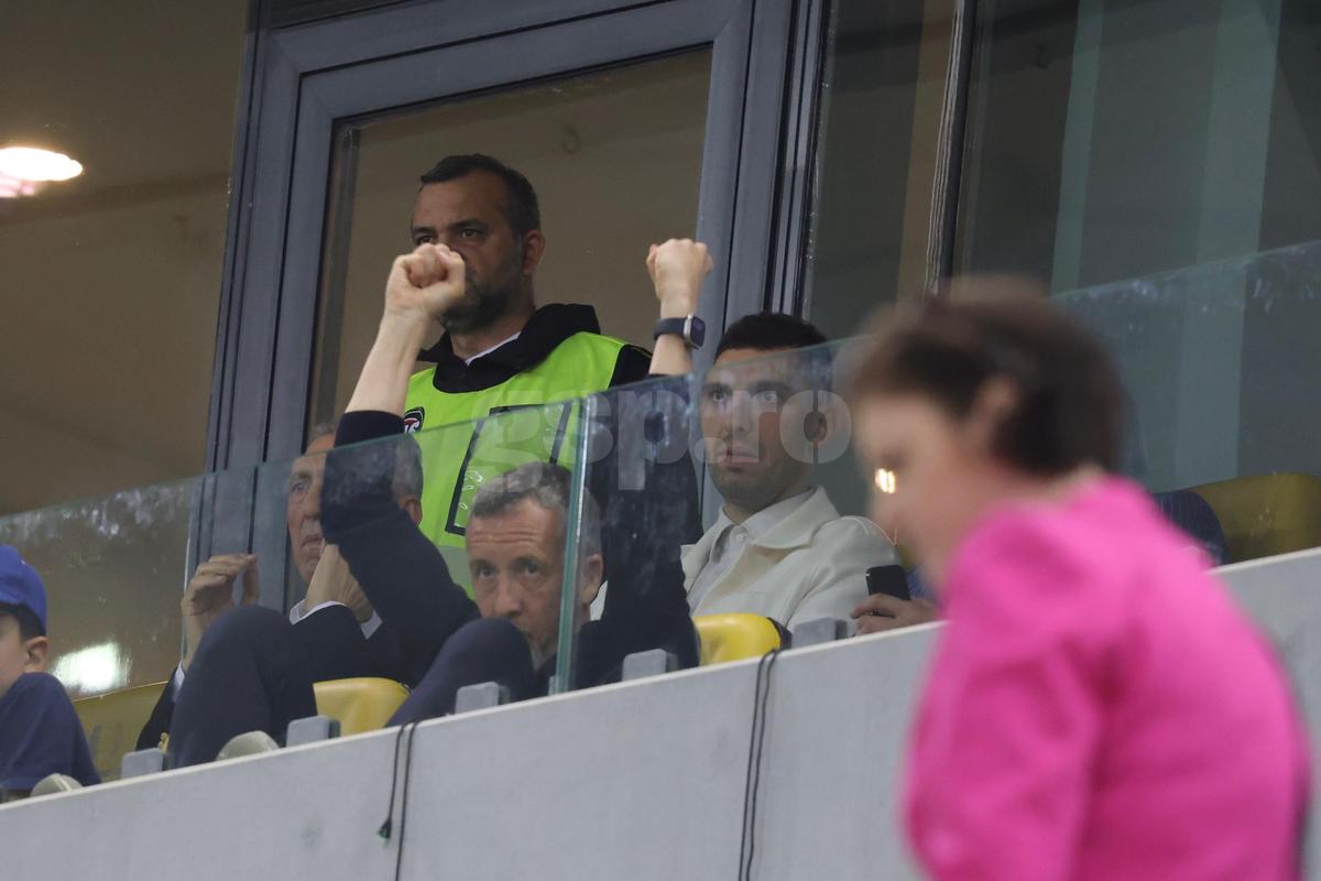 Mihai Stoica a oferit imaginile serii după FCSB - CFR Cluj: cum a trăit în lojă finalul dramatic și pe cine a îmbrățișat după succes