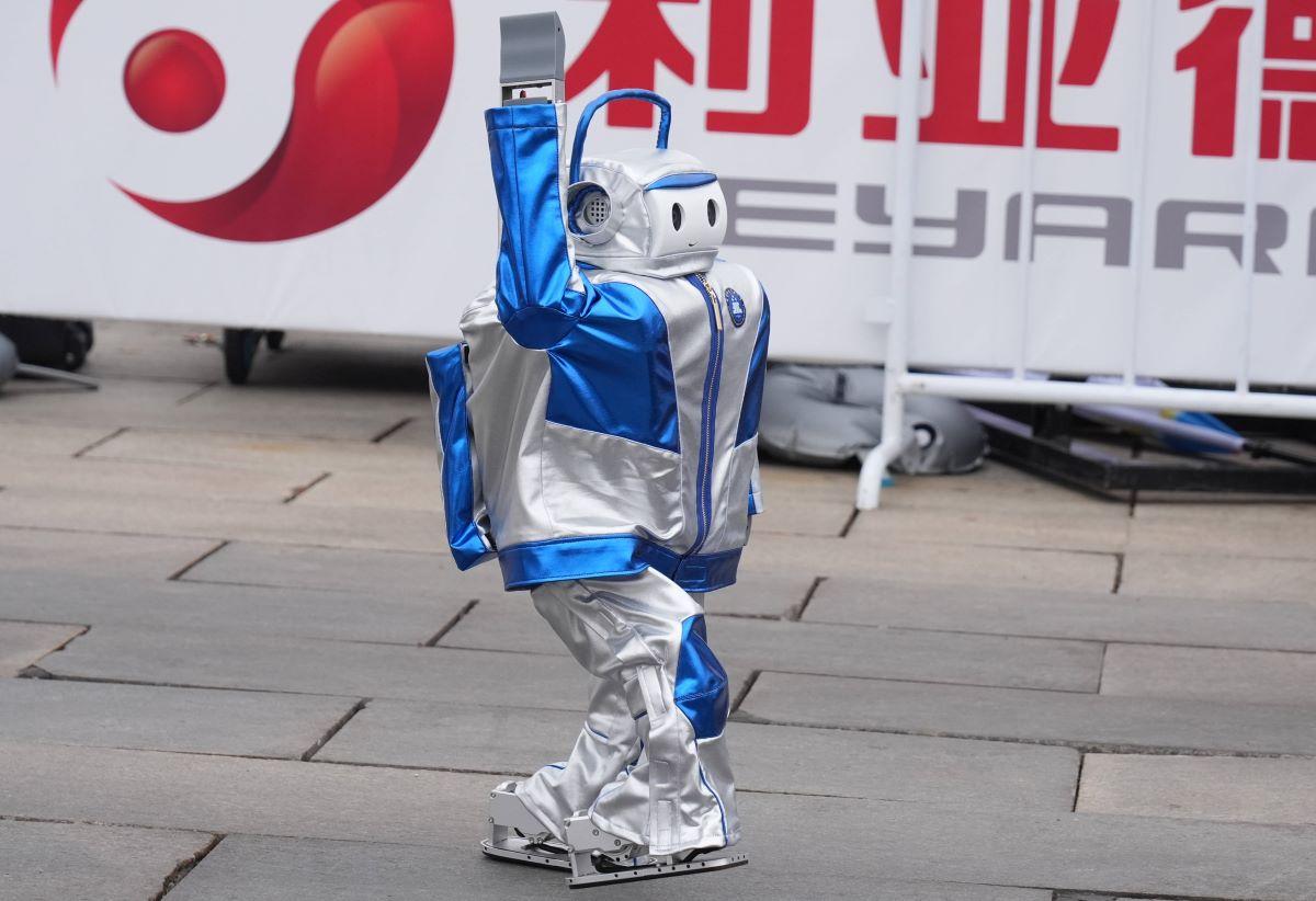 Primul semimaraton cu roboți umanoizi s-a disputat la Beijing