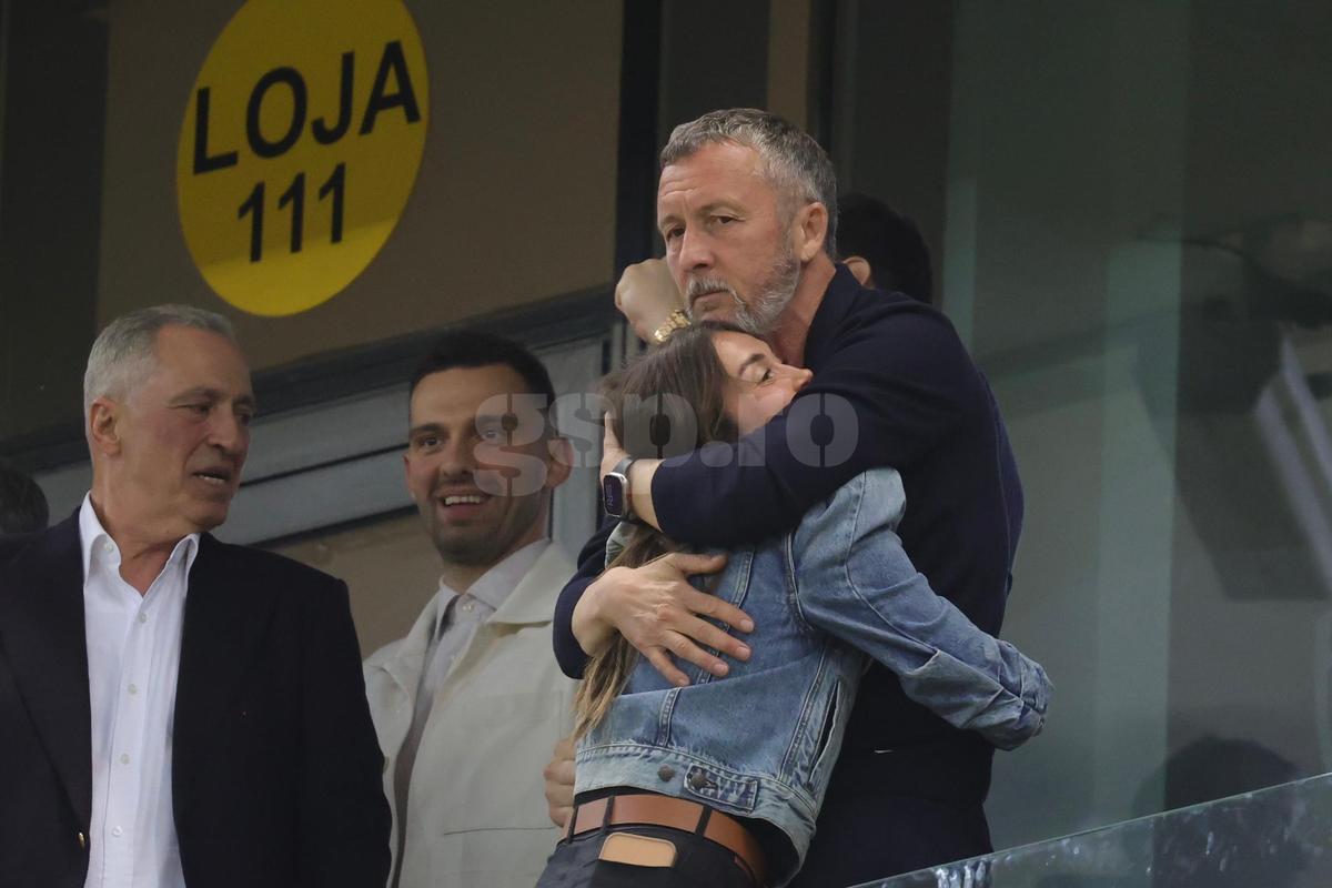 Mihai Stoica a oferit imaginile serii după FCSB - CFR Cluj: cum a trăit în lojă finalul dramatic și pe cine a îmbrățișat după succes