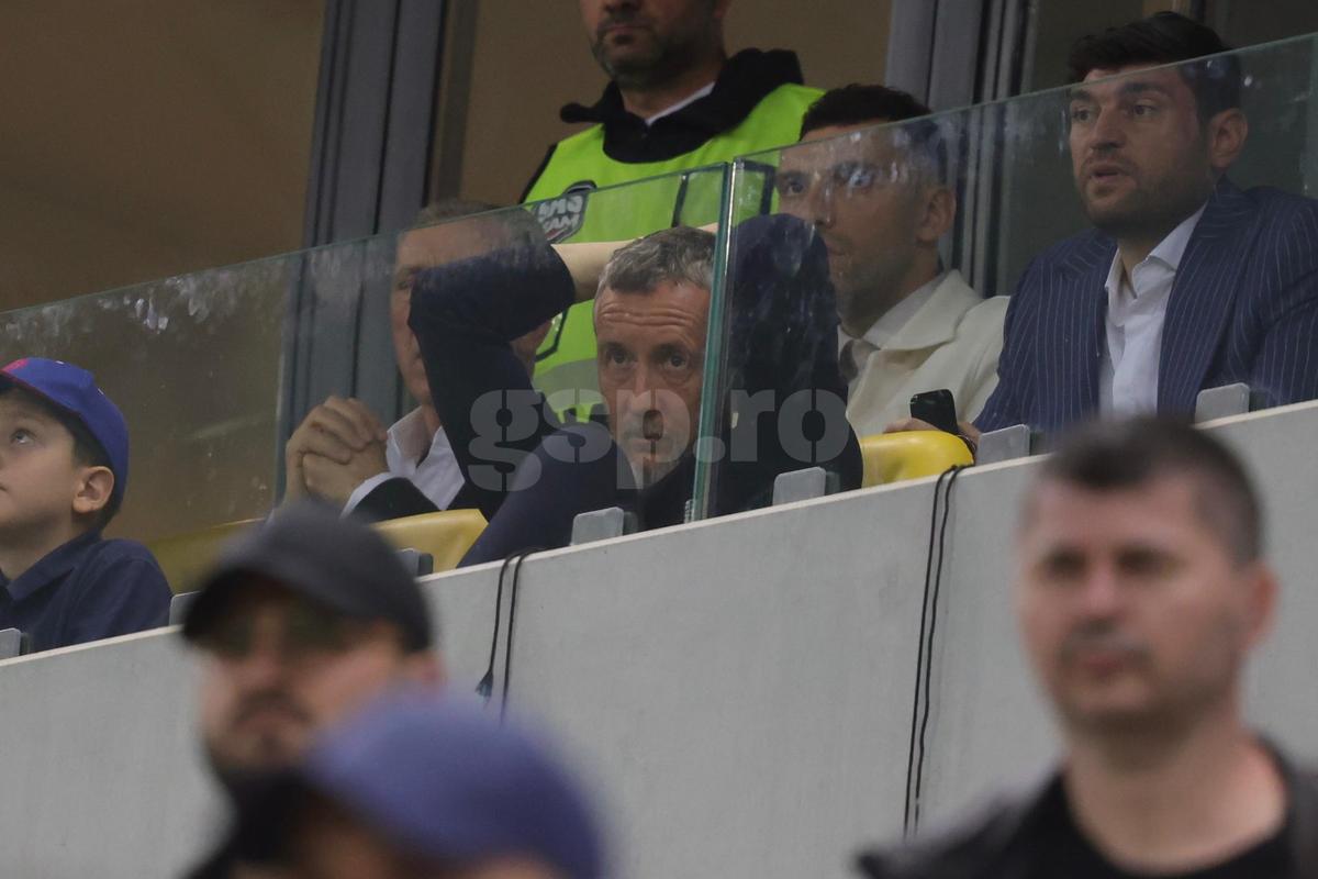 Mihai Stoica a oferit imaginile serii după FCSB - CFR Cluj: cum a trăit în lojă finalul dramatic și pe cine a îmbrățișat după succes