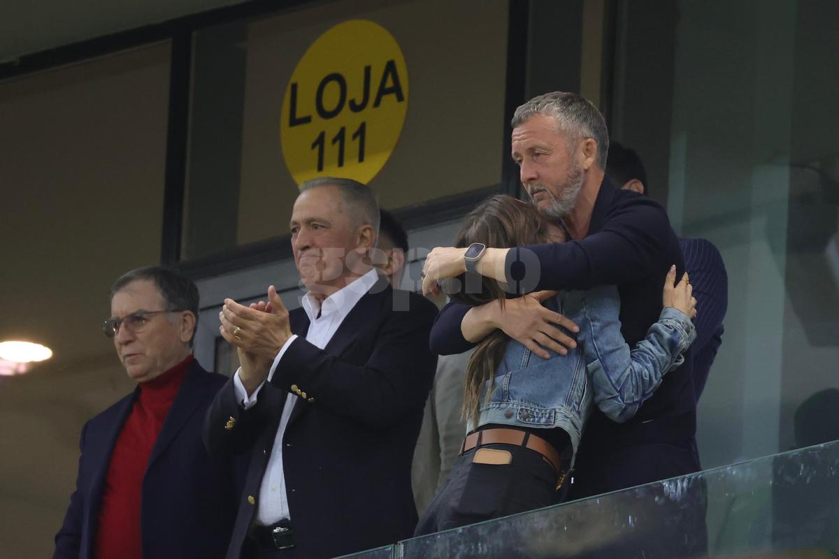 Mihai Stoica a oferit imaginile serii după FCSB - CFR Cluj: cum a trăit în lojă finalul dramatic și pe cine a îmbrățișat după succes