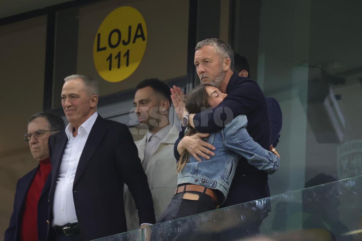 Mihai Stoica a oferit imaginile serii după FCSB - CFR Cluj: cum a trăit în lojă finalul dramatic și pe cine a îmbrățișat după succes