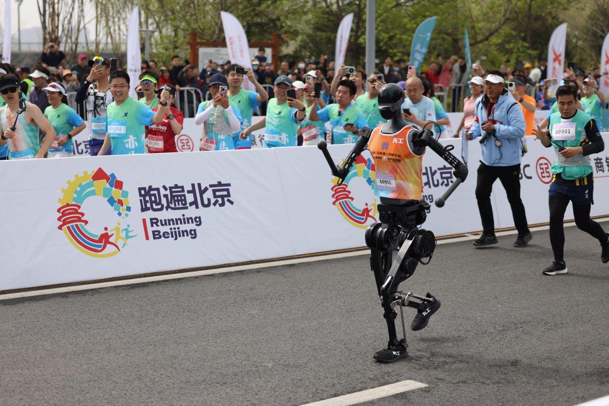 Un robot umanoid a bătut recordul mondial la 100 m plat deținut de Usain Bolt din 2009