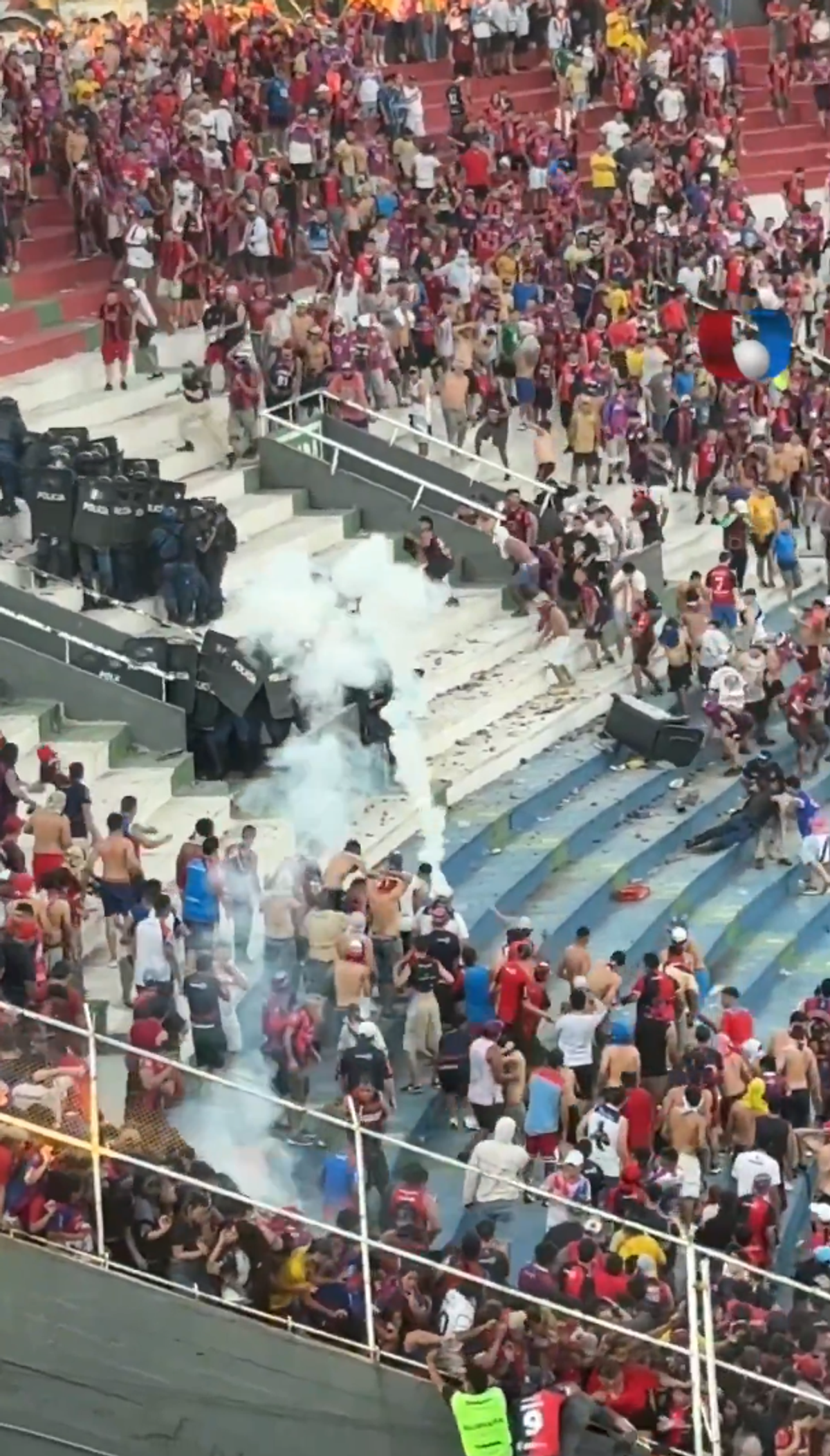 Haos la derby-ul din Paraguay! Scene șocante pe stadion