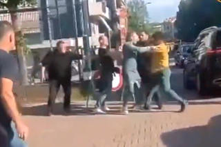 Ce nebunie! Fotbalistul Veronei s-a bătut cu un fan după meci, dintr-un motiv aiuritor