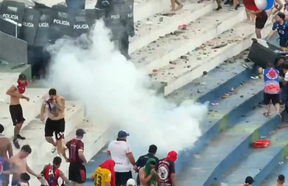 Haos la derby-ul din Paraguay! Femeie însărcinată evacuată, polițiști transportați la spital