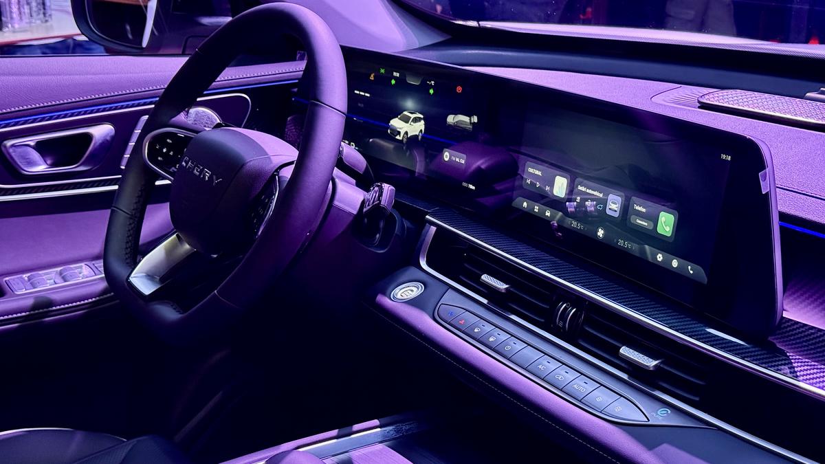 „Tancul” chinezesc care atacă piața SUV-urilor din România s-a lansat oficial la București