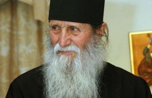 ÎPS Pimen, arhiepiscopul Sucevei și Rădăuților, a murit la vârsta de 90 de ani, după ce a fost infectat cu coronavirus