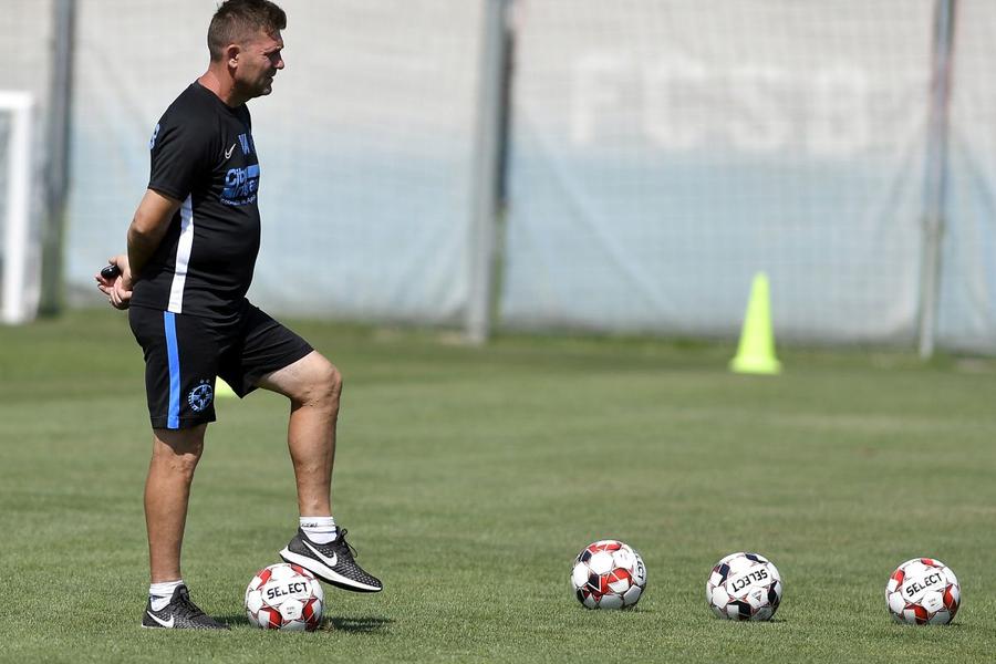 Vergil Andronache, una dintre marionetele lui Becali, a sărit între timp în tabăra ceferistă. Fotbalul nostru e plin de caractere (foto: sportpictures.eu) Arta de a nu fi campioni. Modul de lucru