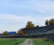 Abandonat de 18 ani » Stadionul din Fălticeni, lăsat de izbeliște de autorități după desființarea clubului, arată acum ca o relicvă preistorică