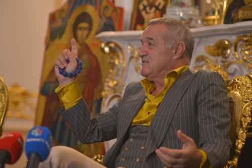 Gigi Becali (63 de ani) le-a promis fotbaliștilor de la FCSB prime speciale pentru meciul cu CFR Cluj din ultima rundă a play-off-ului Ligii 1.