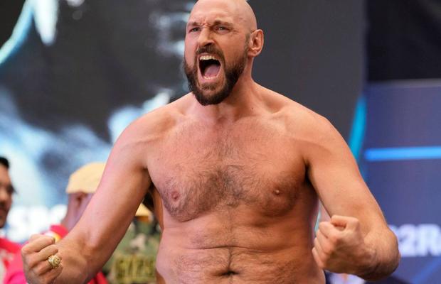 Imagini dezolante cu Tyson Fury » Beat și nervos, pugilistul a fost la un pas să distrugă un taxi