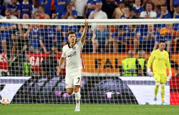 Cine e fotbalistul cu origini românești din echipa lui Eintracht Frankfurt » A înscris în finala Europa League și mărturisește: „Am izbucnit în lacrimi imediat”