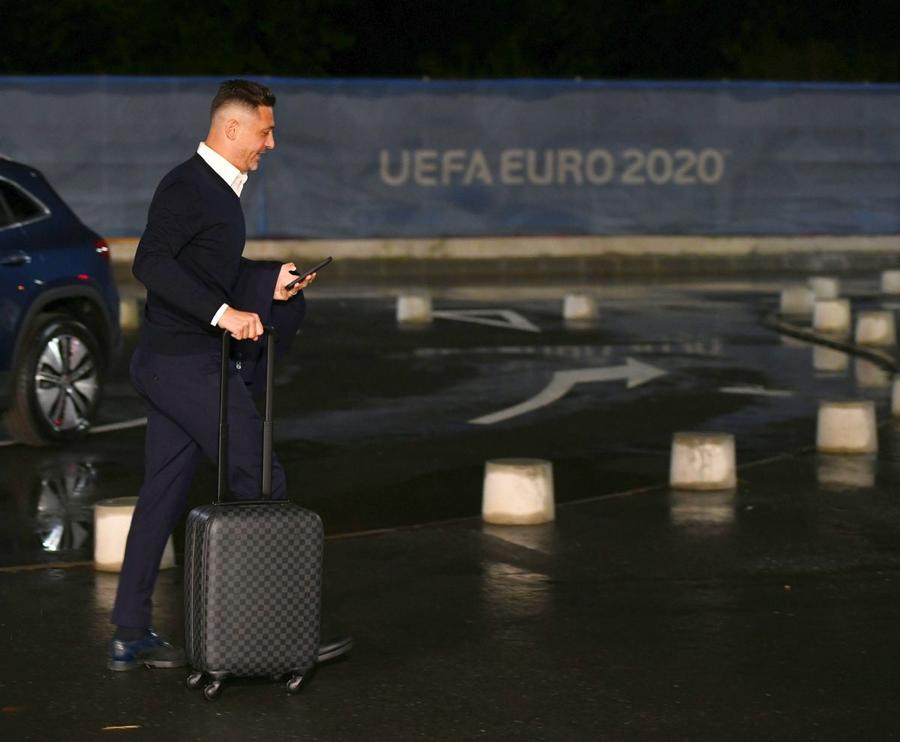 Rădoi și cea mai mare ratare a carierei de selecționer, calificarea la Euro 2020, care s-a disputat în 2021 și la care Bucureștiul a găzduit patru partide FOTO Cristi Preda Rădoi a fost un privilegiat, nu o victimă!