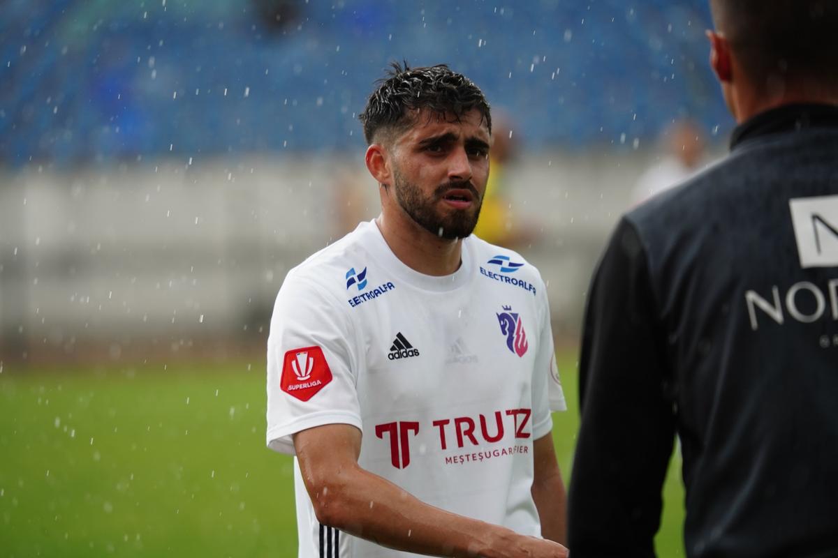 10 lucruri observate de reporterul GSP la FC Botoșani - CS Mioveni » Flori, lacrimi, aplauze și multe debuturi