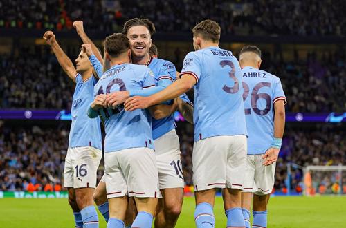 Șeicul Mansour bin Zayed Al Nahyan, proprietarul lui Manchester City, este gata să spargă banca în cazul în care vedetele lui Guardiola câștigă campionatul, Cupa Angliei și Liga Campionilor: peste 2 milioane de lire sterline de căciulă. Foto: Imago