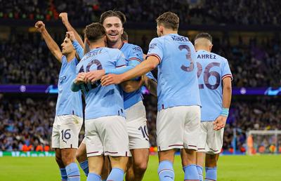 Prime fabuloase la Manchester City pentru o „triplă” istorică » Șeicul îi îmbracă în bani!
