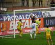 10 lucruri observate de reporterul GSP la FC Botoșani - CS Mioveni » Flori, lacrimi, aplauze și multe debuturi