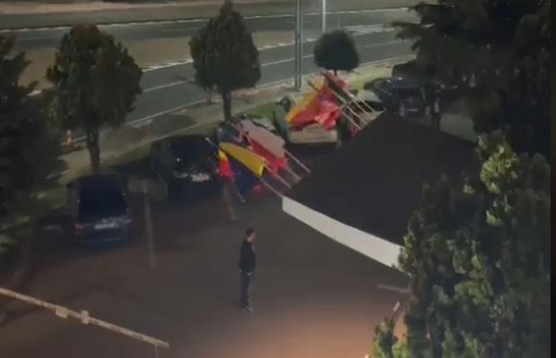 Haos lângă hotelul celor de la FCSB » La ce gest au recurs ultrașii Farului, cu mai puțin de 24 de ore până la derby