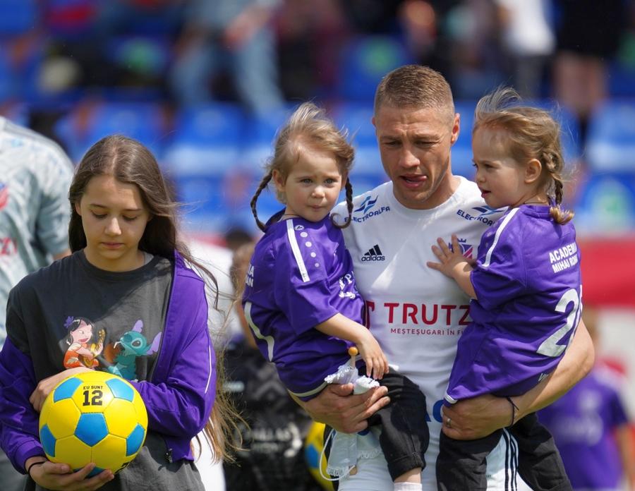 Mihai Roman 10 lucruri observate de reporterul GSP la FC Botoșani - CS Mioveni » Flori, lacrimi, aplauze și multe debuturi