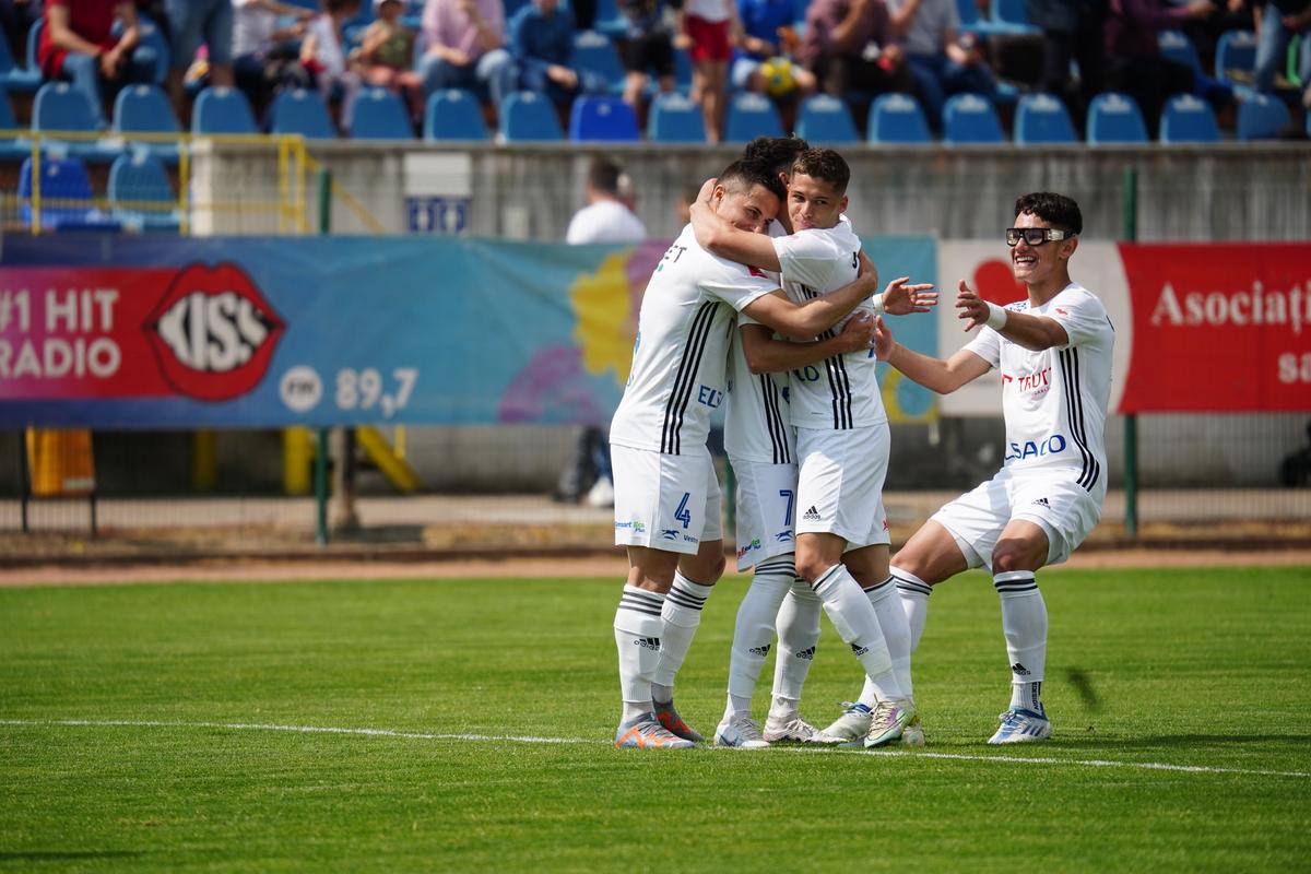 10 lucruri observate de reporterul GSP la FC Botoșani - CS Mioveni » Flori, lacrimi, aplauze și multe debuturi