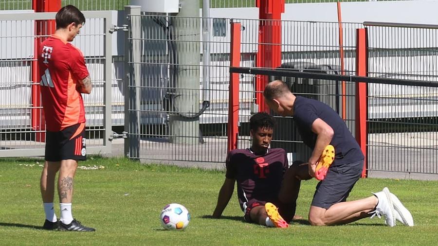 Medicul lui Bayern îi testează genunchiul lui Kingsley Coman / Foto: Bild Kingsley Coman, altă accidentare » Pierde Euro 2024?