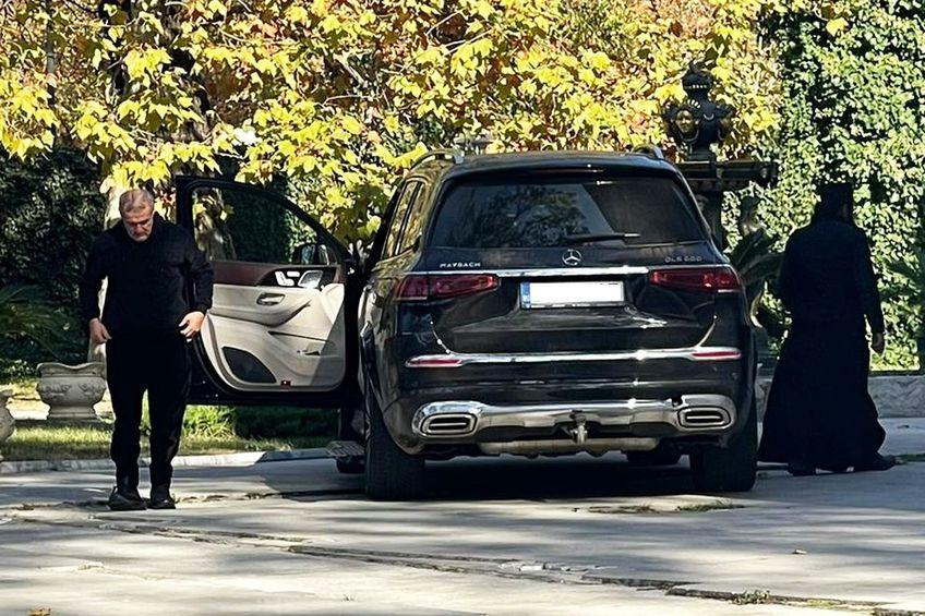 Imagine de arhivă cu Gigi Becali la palatul din Aleea Alexandru