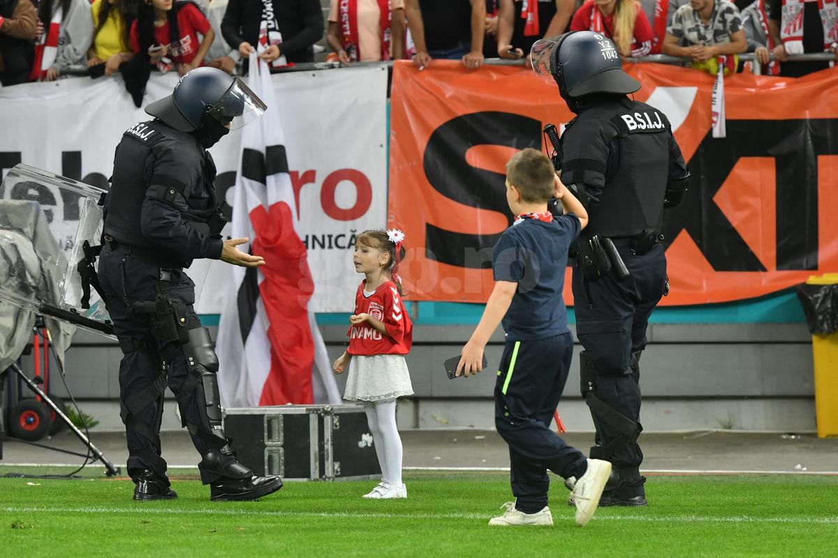 Invazie pe teren după Dinamo - Csikszereda