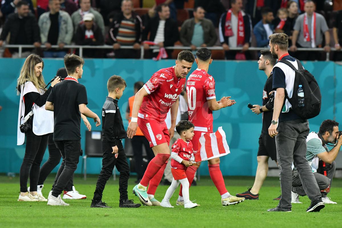 Ce s-a întâmplat pe gazon imediat după Dinamo - Csikszereda!