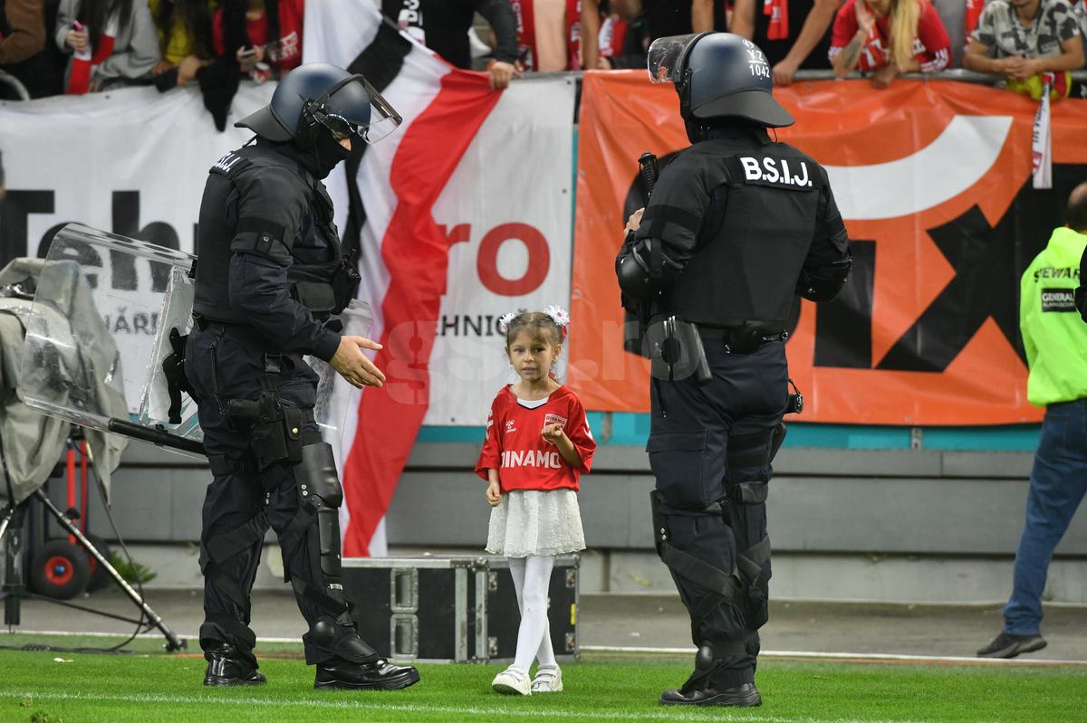Invazie pe teren după Dinamo - Csikszereda