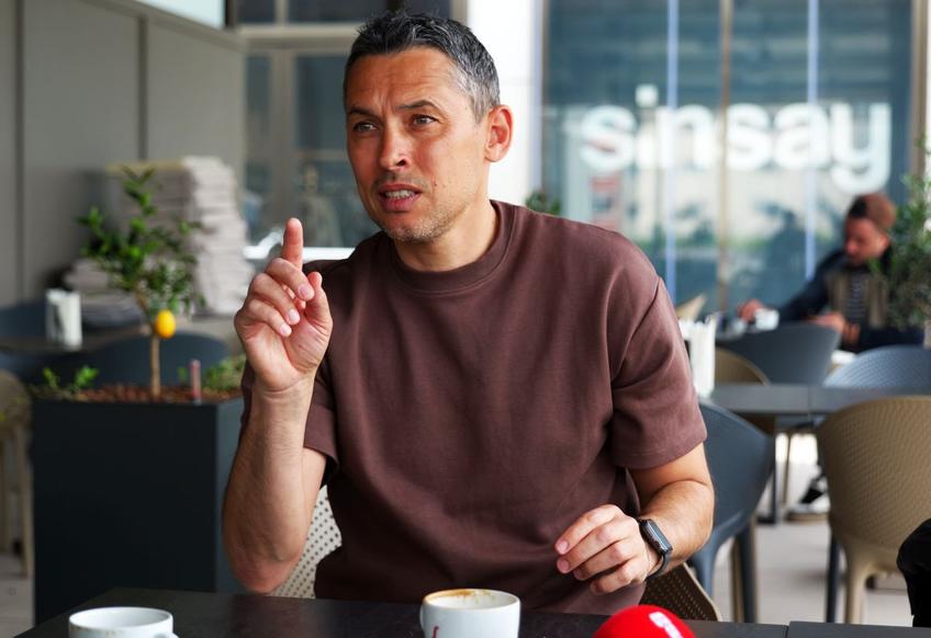 Paul Codrea, în prezent, dialogând cu reporterii Gazetei Sporturilor
Foto Cristi Preda
