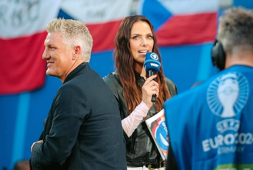 Schweinsteiger și jurnalista Esther Sedlaczek. Foto: Instagram