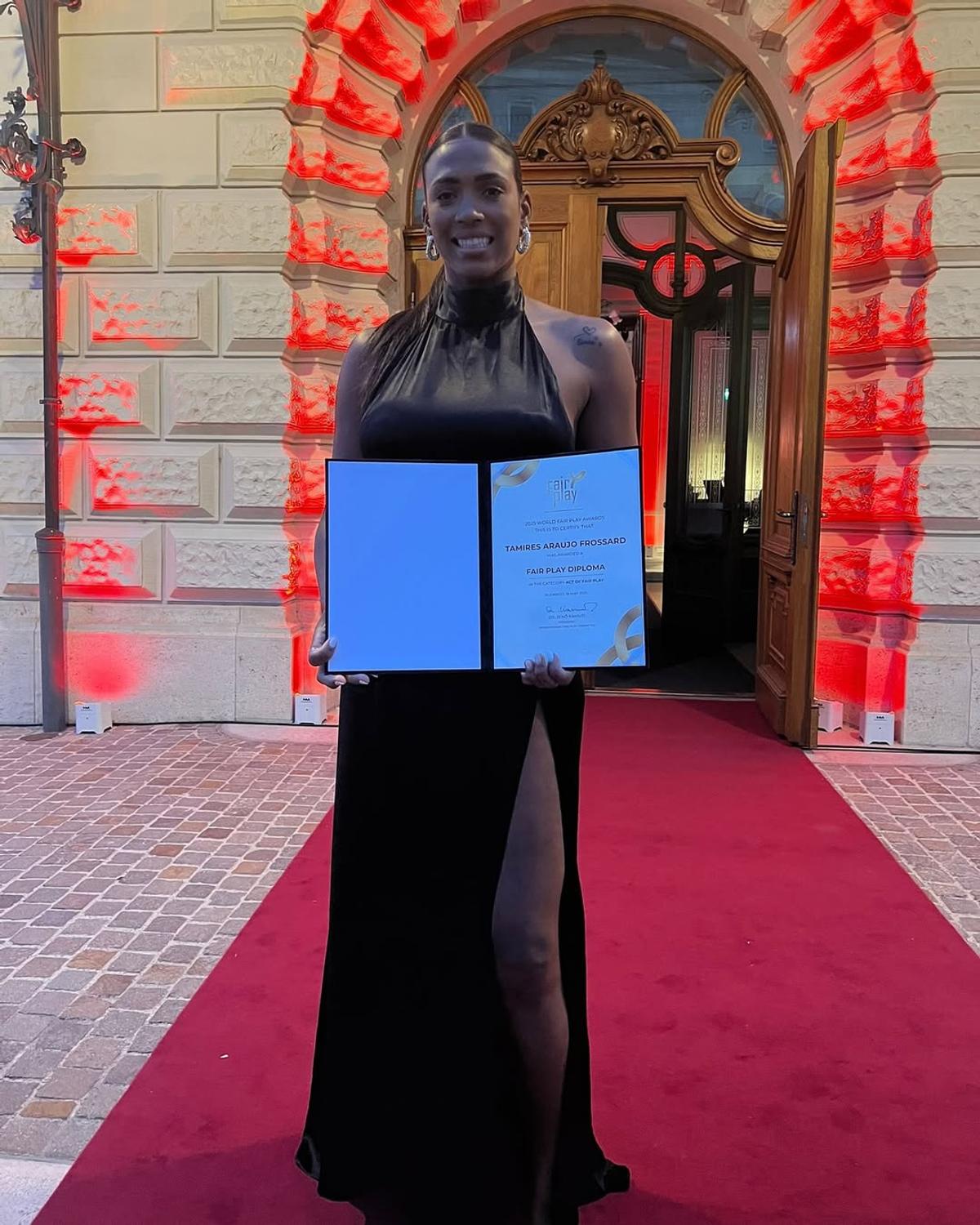 Tamires Araujo a sărit în ajutorul prietenei sale Albertina Kassoma