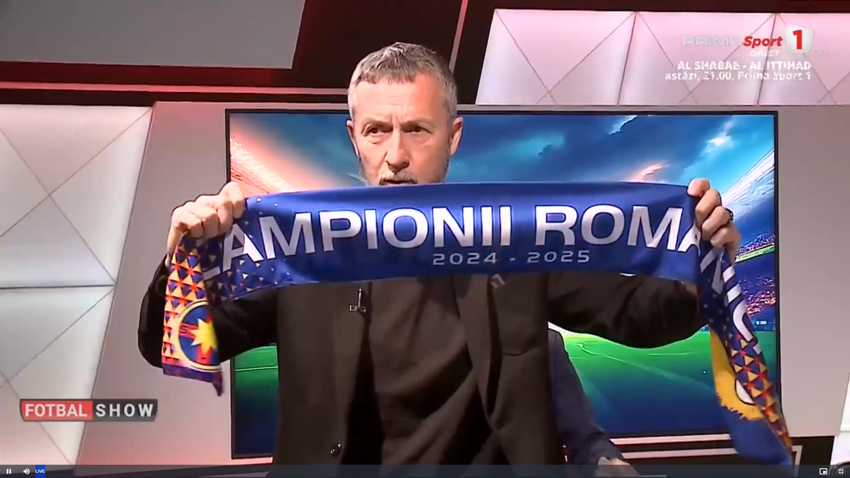 Mihai Stoica s-a ridicat pentru a agăța două fulare de trofeu