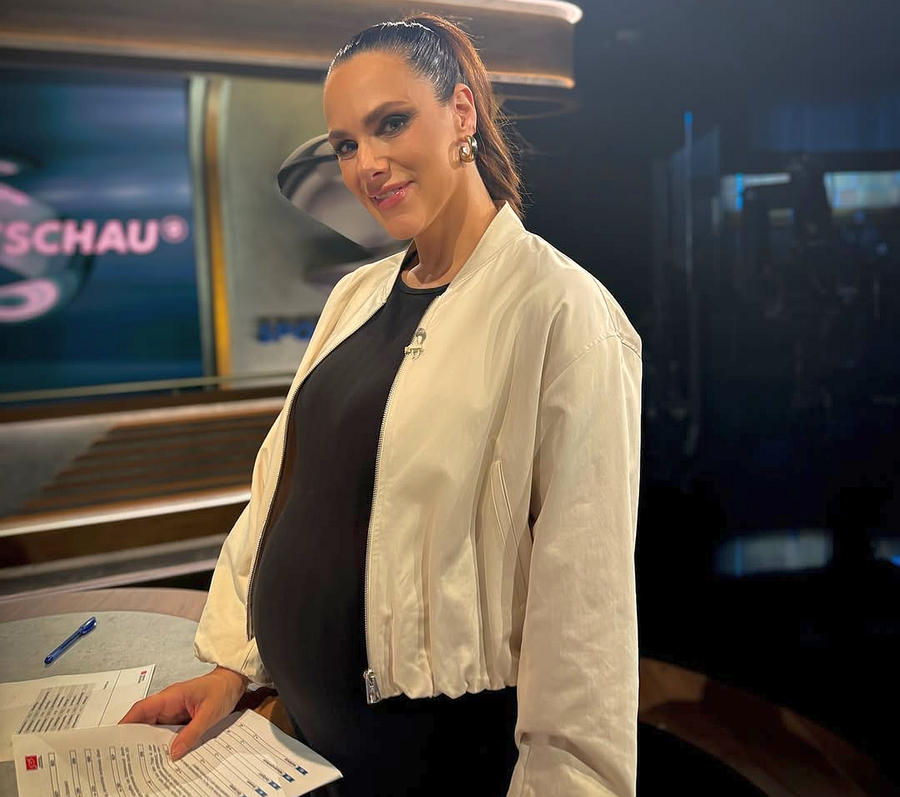 În mijlocul dramei cu Ana Ivanovic, Schweinsteiger este din nou în centrul atenției! Prezentatoarea TV a uimit pe toată lumea cu ultima fotografie