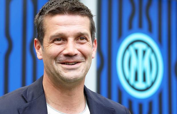 „Vă vine să credeți că am mâncat prima banană la 8 ani?!” » Cristi Chivu și-a deschis sufletul italienilor: de la regimul Ceaușescu la ultima discuție cu tatăl lui și primul cadou cumpărat mamei